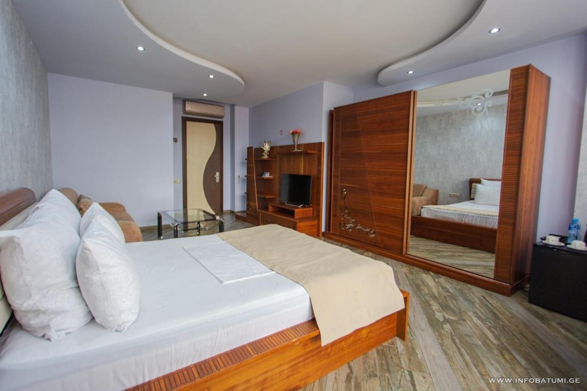 Hotel Light Palace Batumi Luaran gambar