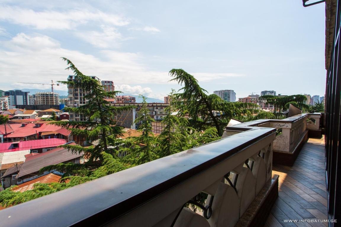 Hotel Light Palace Batumi Luaran gambar