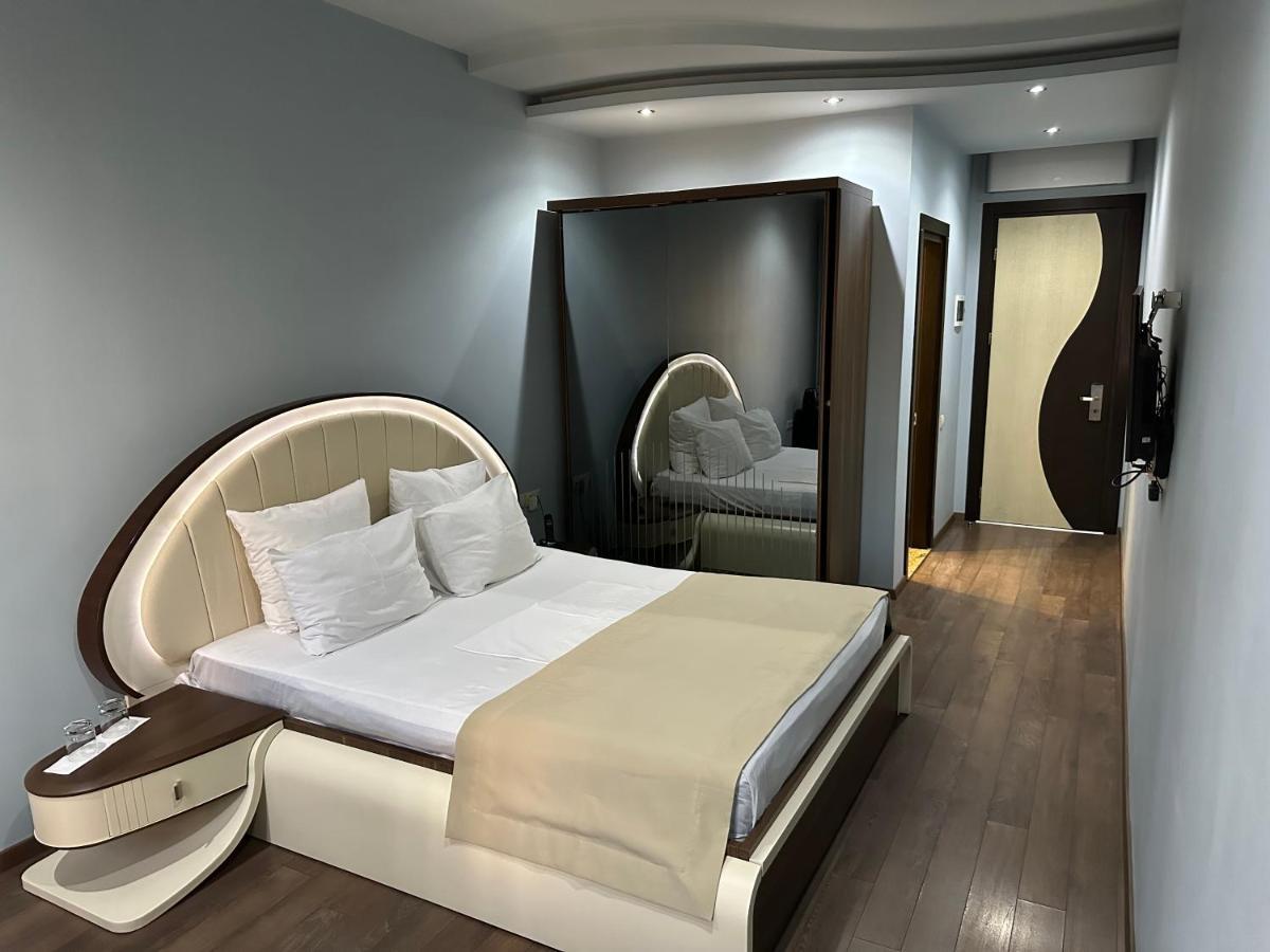 Hotel Light Palace Batumi Luaran gambar